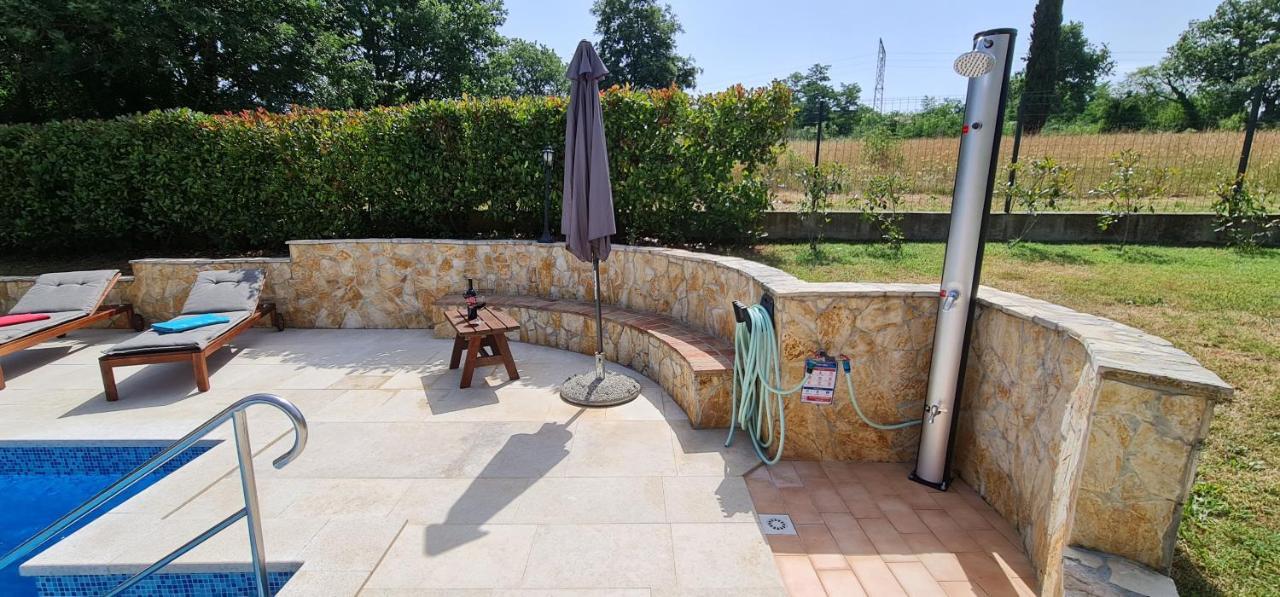 Sunny Garden Villa With Pool Loborika Kültér fotó