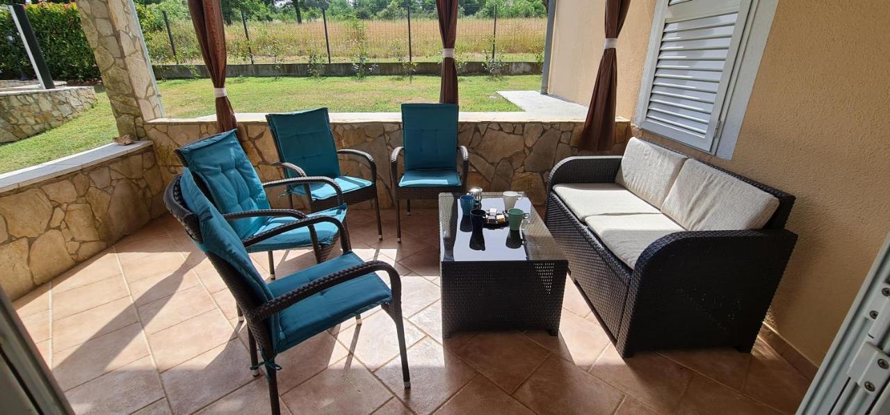 Sunny Garden Villa With Pool Loborika Kültér fotó